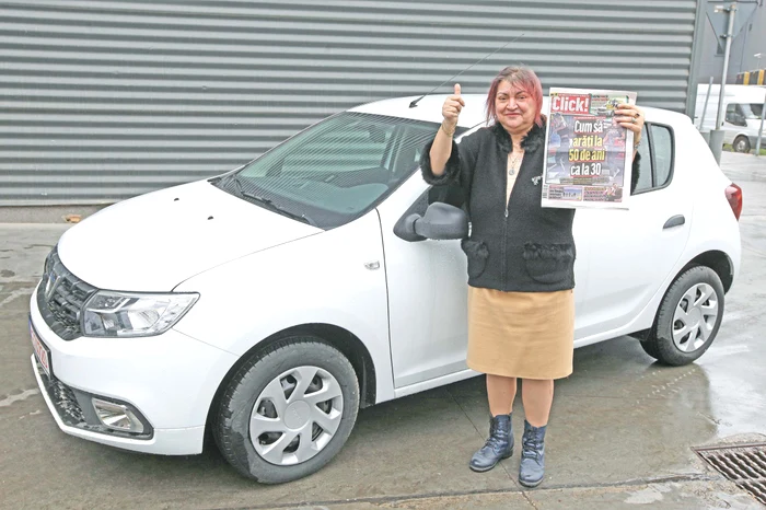 Gabi-Dana Băbeanu, profesoară de chimie, este fericita proprietară a autoturismului Dacia SanderoFoto: Sever Gheorghe