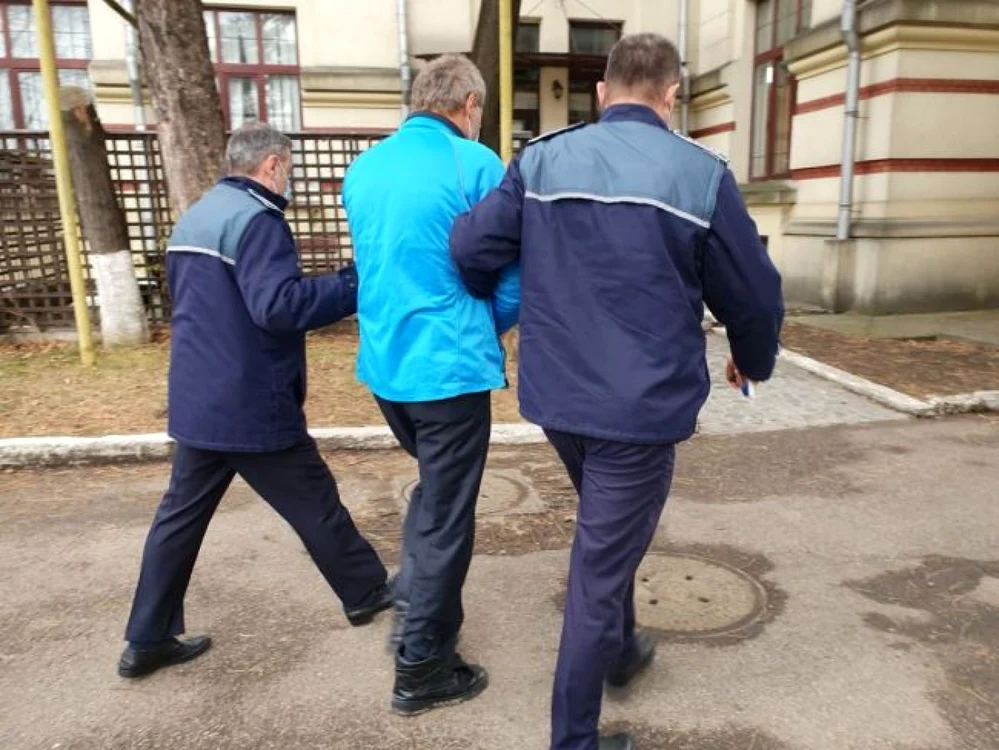 Poliţiştii l-au reţinut pe bărbat FOTO botosaneanul.ro