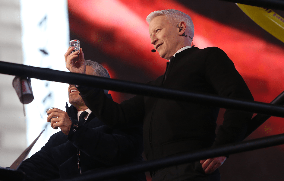 Prohibiție la CNN. Prezentatorii nu mai au voie să bea alcool în direct de Revelion