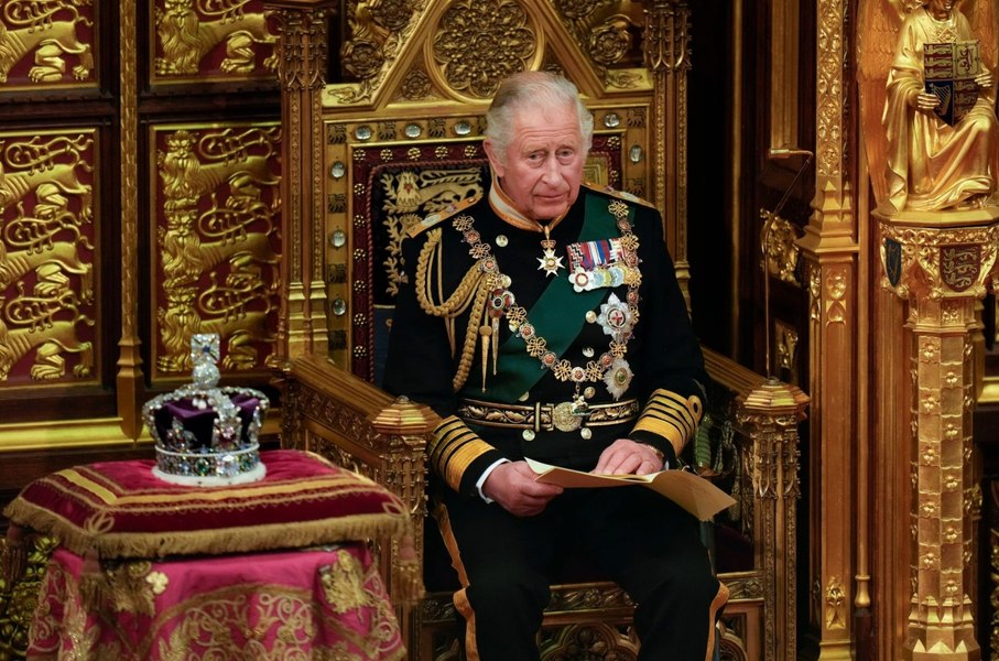 Regele Charles va reutiliza la încoronare obiecte vestimentare istorice pentru a promova sustenabilitatea
