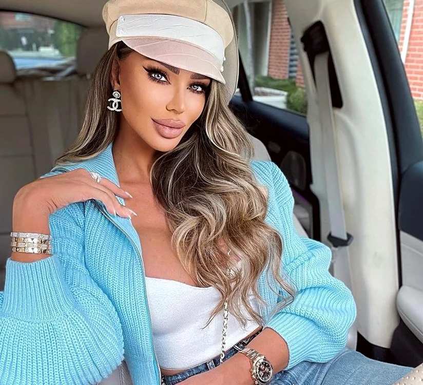 
    Bianca Drăgușanufoto: Instagram  