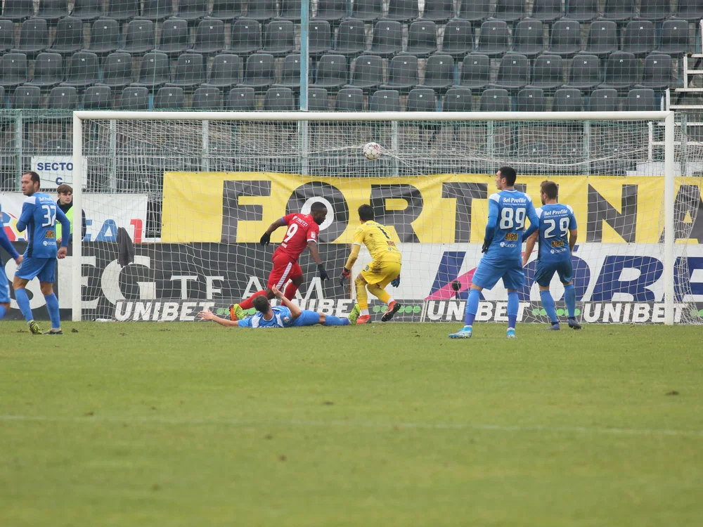 
    Clinceni a strâns 4 puncte în disputele cu FC Botoșani din acest campionatFoto: sportpictures.eu  