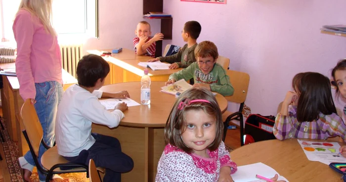 Copiii învaţă să fie dezinvolţi prin programul FasTracKids