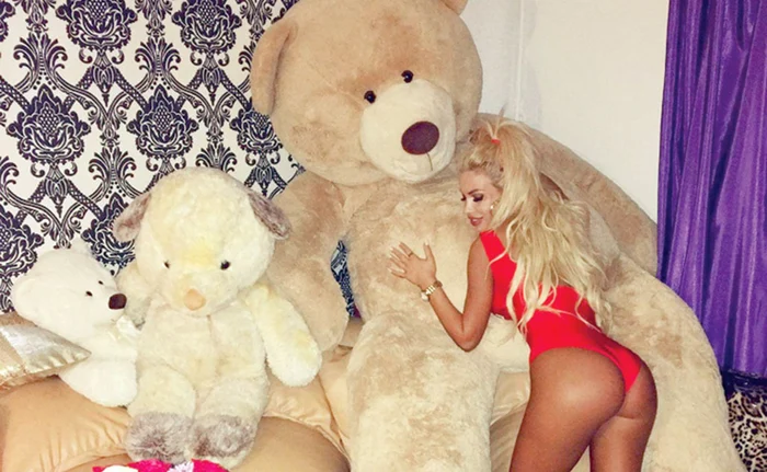 
    Loredana Chivu  are dormitorul  plin de jucării  