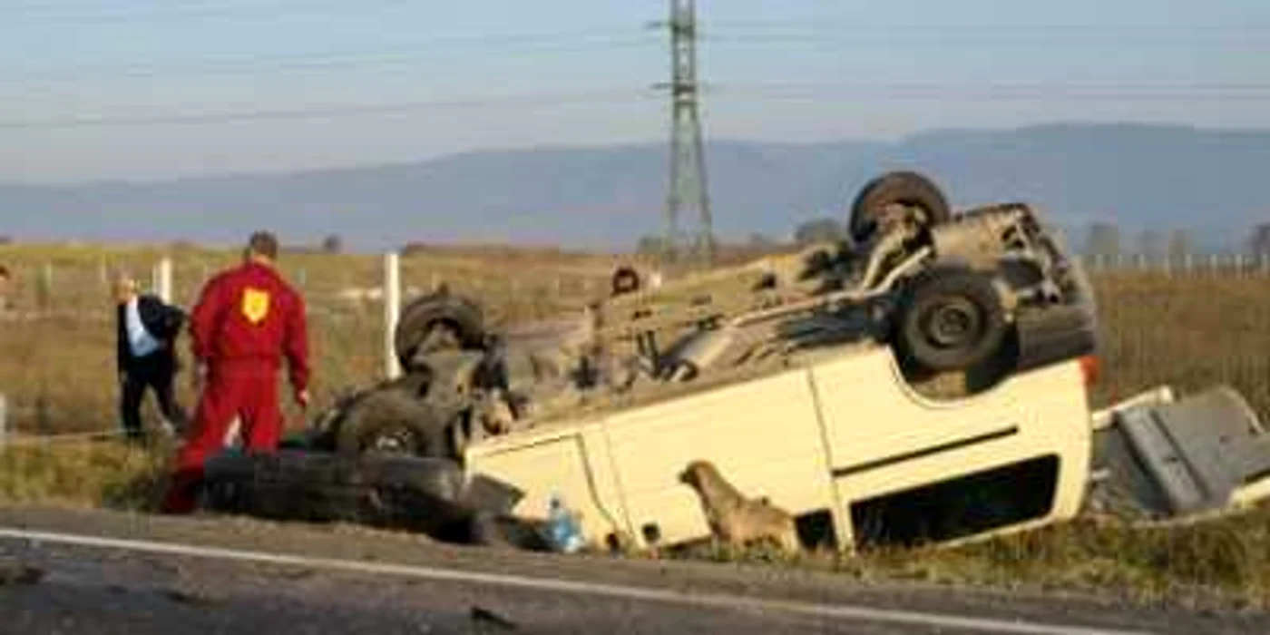 Hunedoara: Un mort, cinci răniţi şi patru maşini făcute praf la Orăştie
