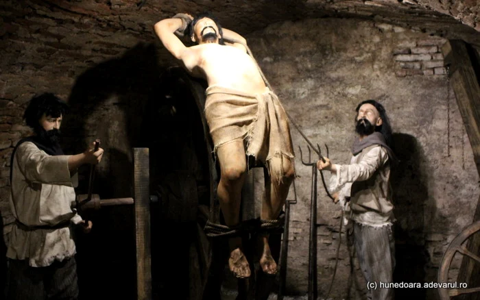 Închisoare medievală. Reconstituire. Foto: Daniel Guță. ADEVĂRUL