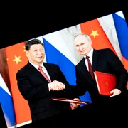 Vladimir Putin va face o vizită în China FOTO shutterstock jpg