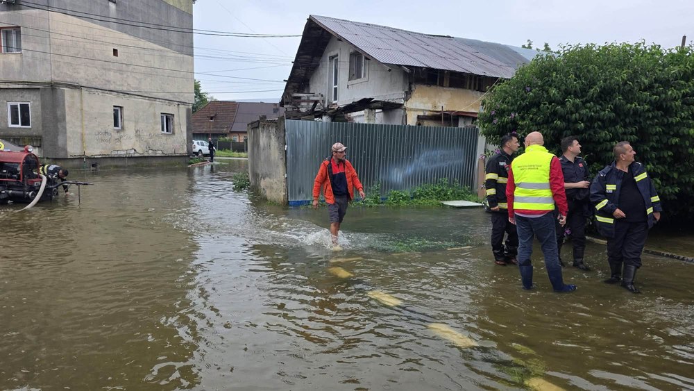 Storms wreak havoc in Romania: two injured in Târgu Jiu, homes flooded in Prahova