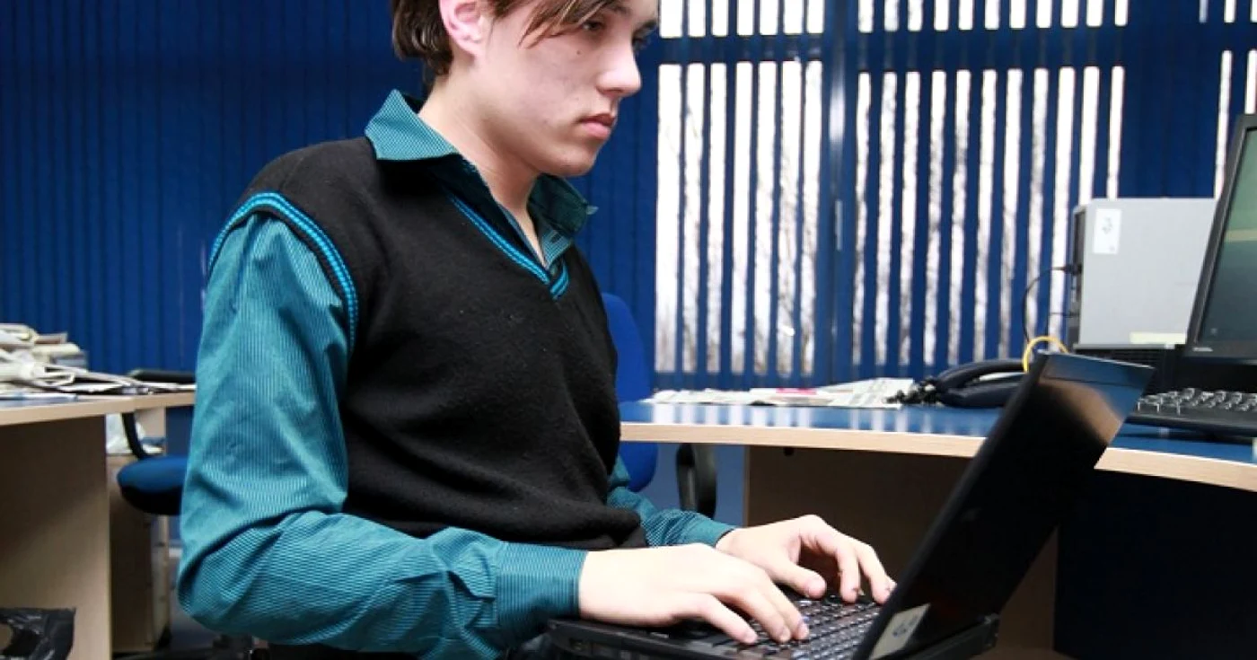Ilie nu se desparte niciodată de computer