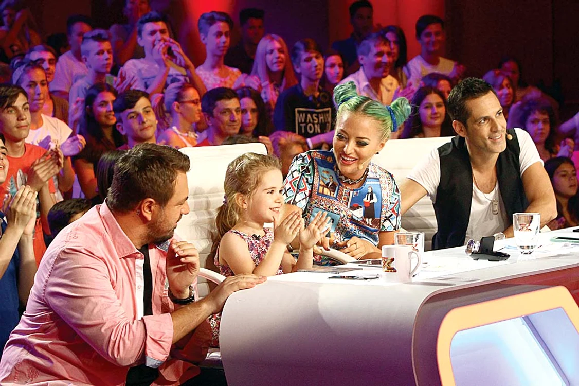 Irina a testat scaunele juraţilor de la Antena 1: Brenciu, Delia şi Bănică