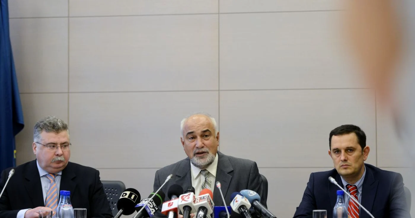Ministrul Economiei, Varujan Vosganian, secondat de administratorii judiciari Gheorghe Piperea şi Niculae Bălan au arătat care sunt cauzele devalizării Oltchim şi cum poate fi redresat combinatul