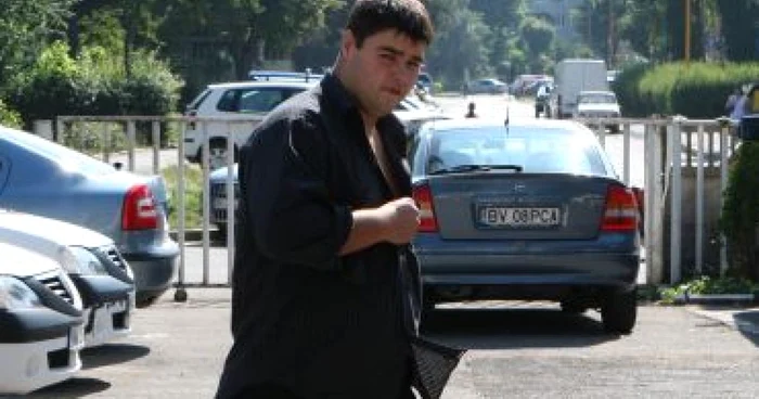 Braşov: Braşovul a devenit oraşul împuşcăturilor. Un barman a tras cu pistolul într-un client în această dimineaţă