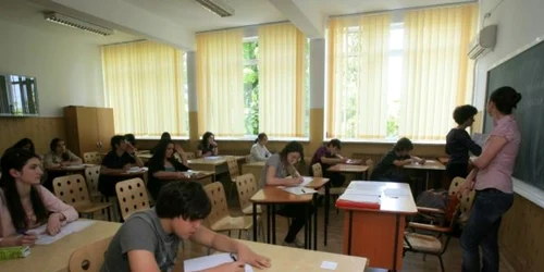 Peste 5000 de elevi din Dolj vor susţine mâine proba la matematică la examnul de Capacitate