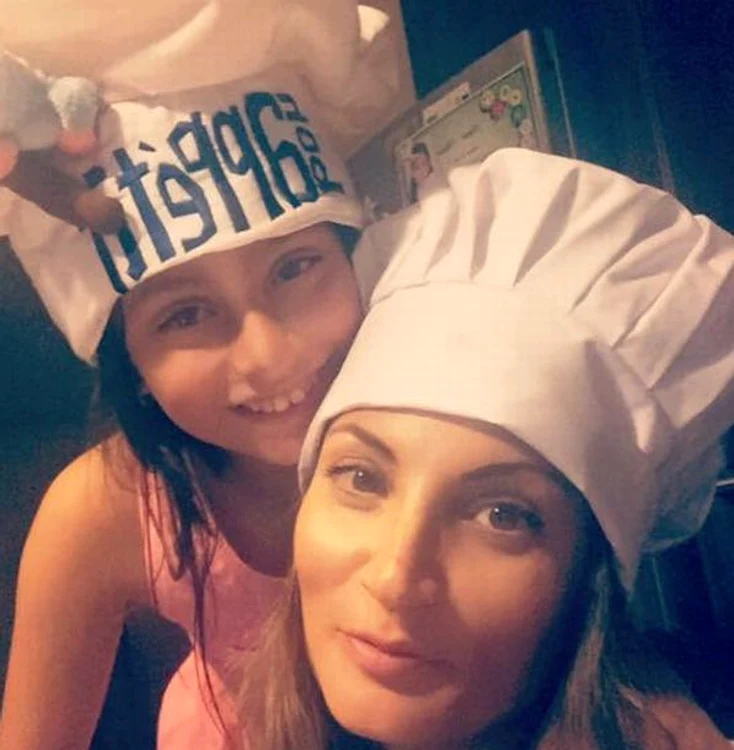 Ioana Ginghină găteşte cu fetiţa ei, Ruxandra 