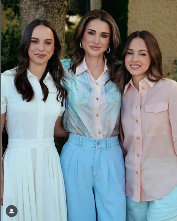 Regina Rania cu Iman și Salma png