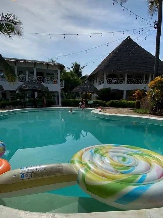 
    Aici locuiește Cătălin Cazacu, în Zanzibarfoto: arhivă personală  