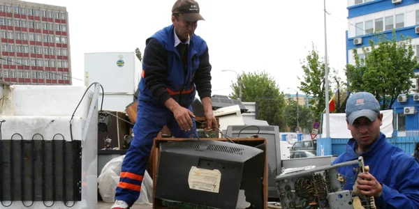 Campania de strângere a deşeurilor se încheie mâine