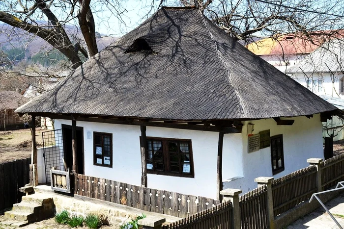 Casa lui Moş Ion Roată de la Cîmpuri