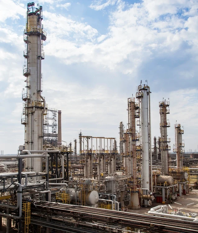 În urma programului de modernizare, Petrobrazi poate procesa integral producţie de ţiţei a OMV Petrom din România FOTO Petrom