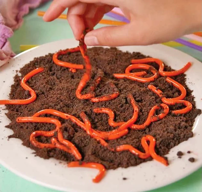 
    Iată cele mai puţin apetisante reţete de Halloween!Fotografii: Pinterest.com, bbcgoodfood.com, kitchenathoskins.com  