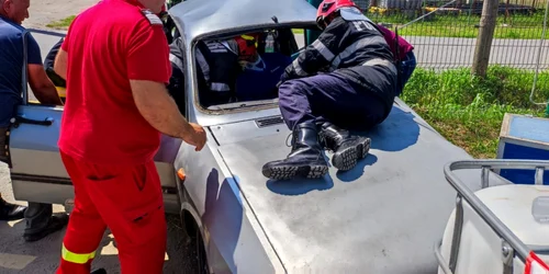 Şofer de 78 de ani rănit într-un accident produs în Prahova