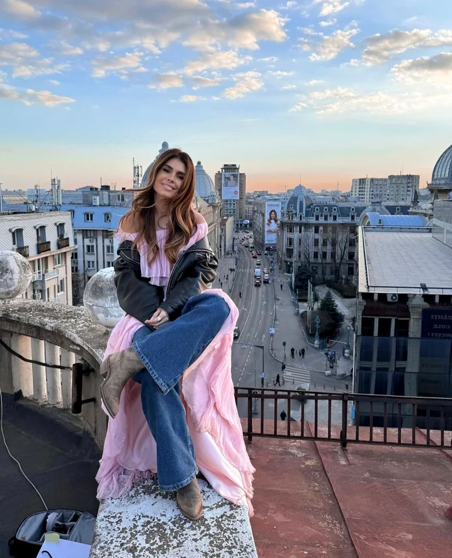 Sânziana Negru (36 de ani) a devenit și mai populară după ce a câștigat împreună cu  Laura Giurcanu (27 de ani)  sezonul 6 din America Express - Drumul Soarelui