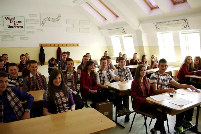 Elevii dotaţi îşi pot scuti părinţii de la plata taxelor şcolare Foto Adevarul