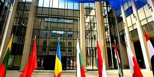 Comisia Europeană a a aprobat temporar două garanţii de stat în valoare de 18 miliarde de euro pentru salvarea băncii Hypo Real Estate