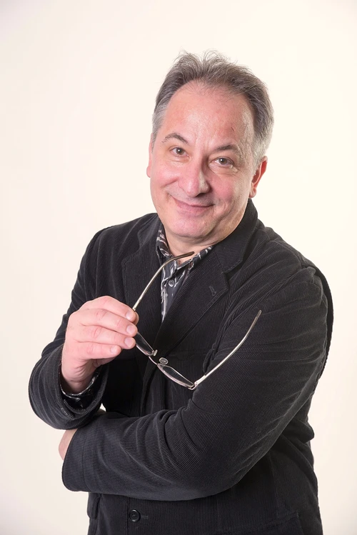 Pe scurt, despre Divertis interviu cu Cristian Grețcu jpeg