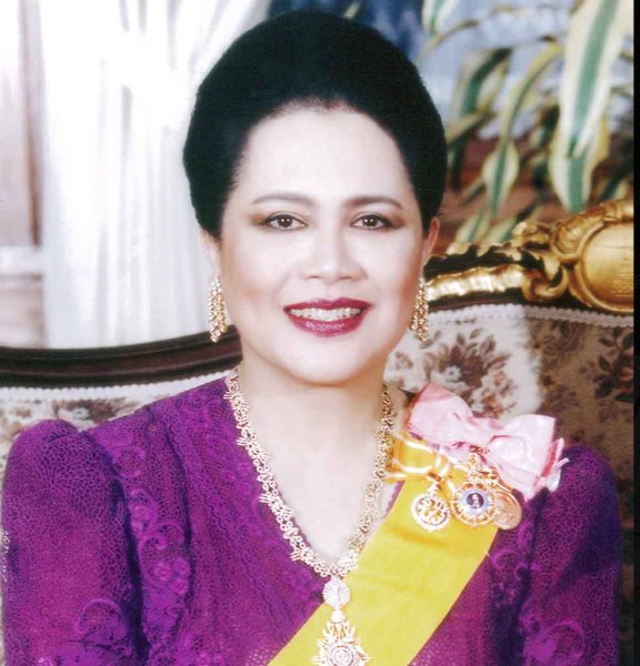 Fosta regină a Thailandei a murit la 93 de ani. I se spunea „Jackie Kennedy a Asiei”