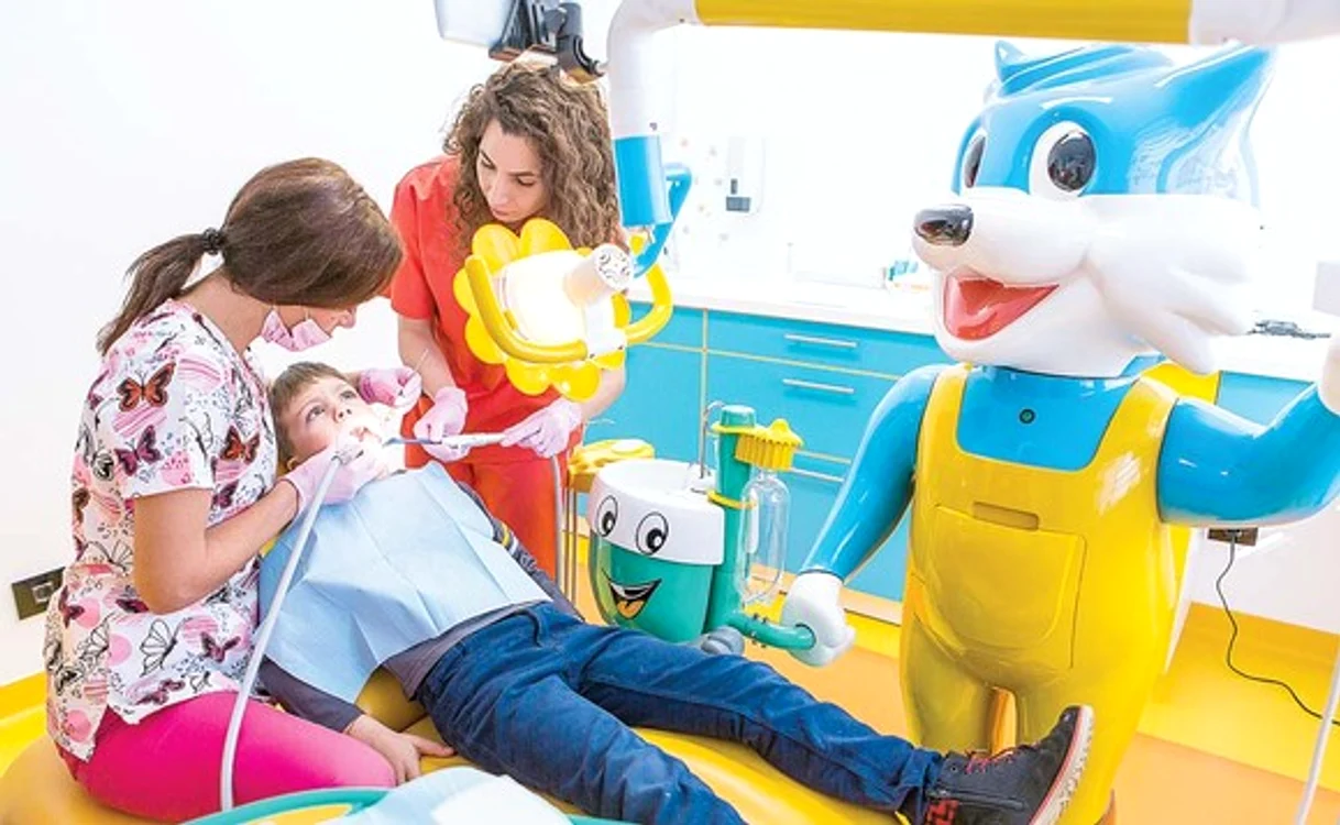 Doctorul Mihăiţă Secu spune că trebuie să aducem copiii la dentist încă de când sunt foarte micifoto: arhiva dr.Mihăiţă Secu