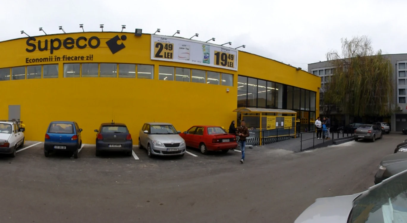 Hipermarketul Supeco Slatina este amplasat lângă sediul AJOFM Olt   (FOTO: Mugurel Manea)