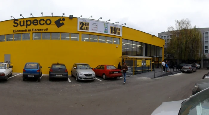 Hipermarketul Supeco Slatina este amplasat lângă sediul AJOFM Olt (FOTO: Mugurel Manea)