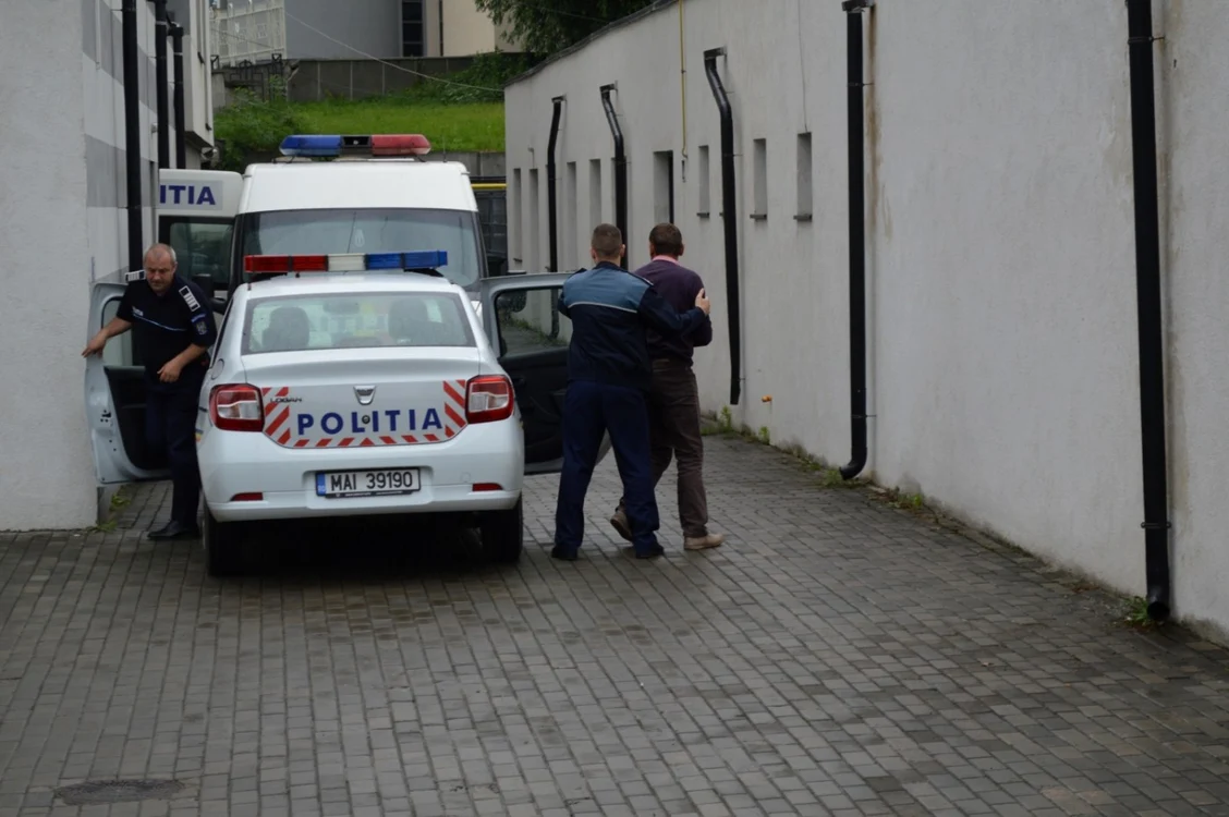 Bărbat adus la instanţă pentru arestare preventivă FOTO Adevărul