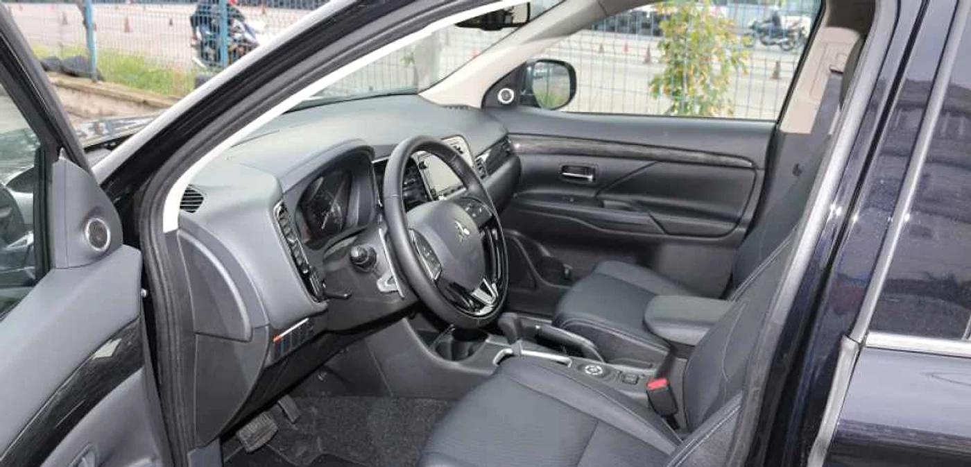 Test Mitsubishi OUTLANDER 4