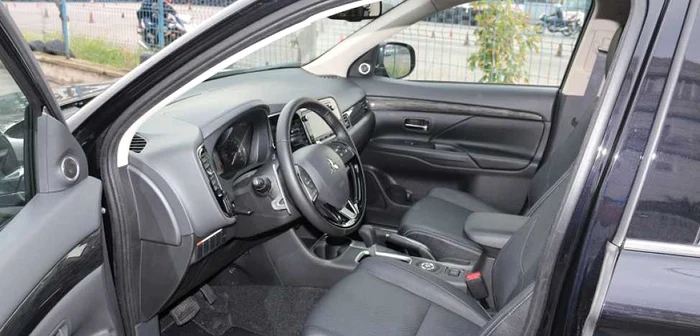 Test Mitsubishi OUTLANDER 4