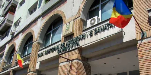 Şefii de instituţii au arborat drapelul cu mândrie