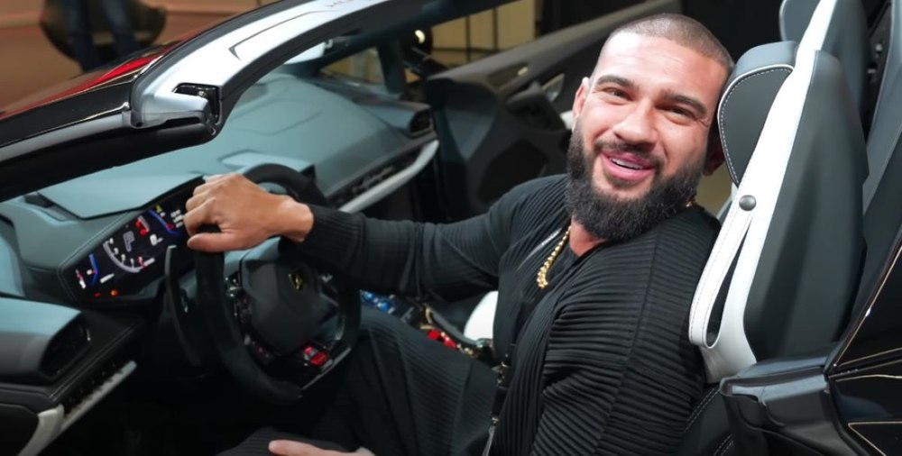 Coadă la shaorma gratis, oferită călărășenilor de Dorian Popa. Lumea s-a călcat în picioare VIDEO