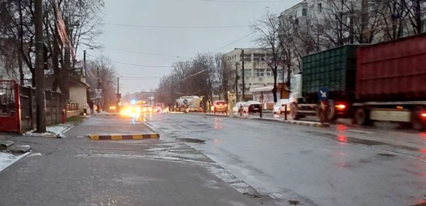 Femeile au fost accidentate în fosta zonă industrială FOTO Radar Botoșani Oficial