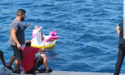 4 fetita salvata in grecia unicorn jpg jpeg