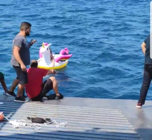 4 fetita salvata in grecia unicorn jpg jpeg