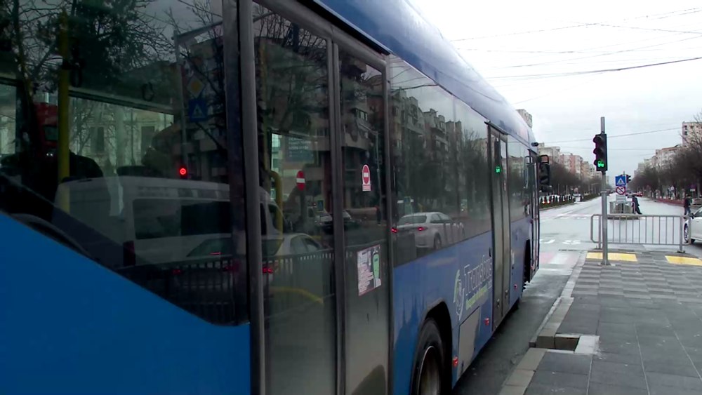 Autobuze electrice, cu Wi-Fi și încărcătoare de telefon, într-un oraș din Muntenia VIDEO