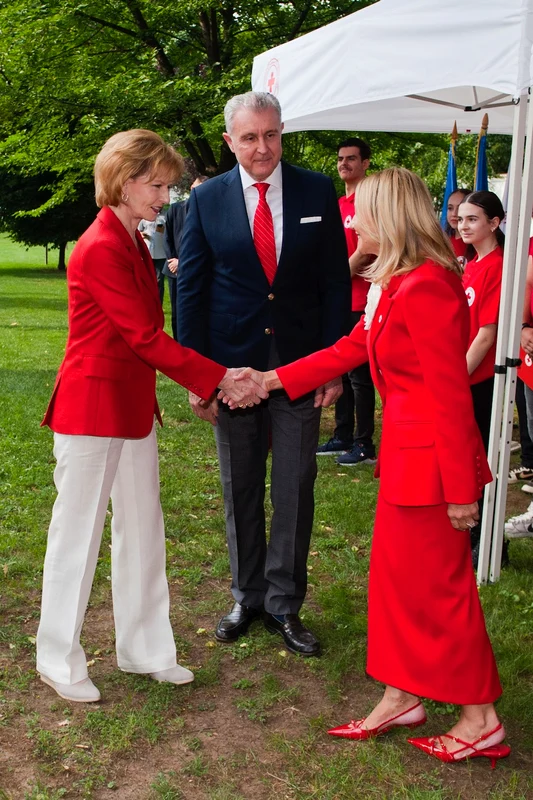 Margareta a României și Camelia Șucu lângă Principele Radu