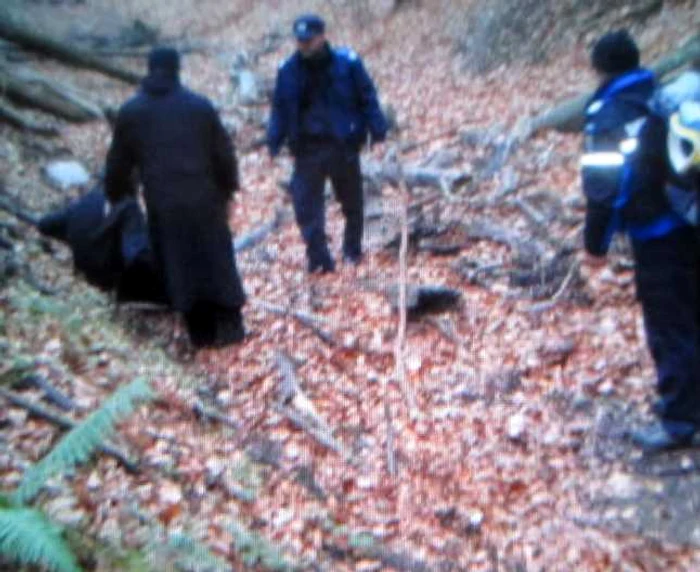 VIDEO Pustnic salvat de jandarmii montani din Vâlcea.