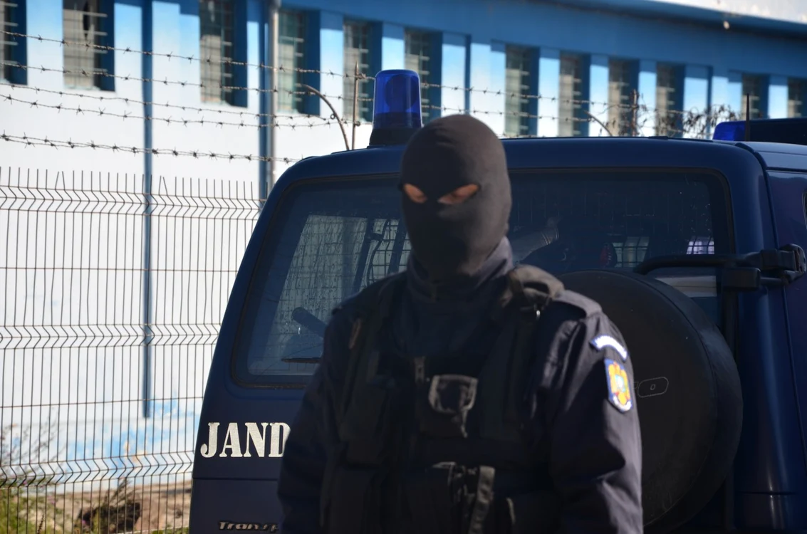 Procurorii DIICOT au făcut percheziţii în mai multe oraşe din ţară