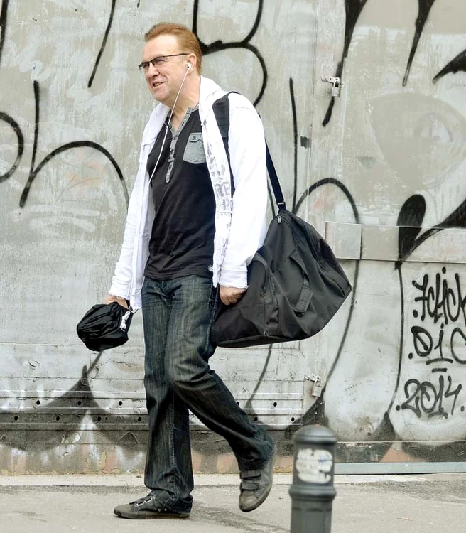 Gabriel Cotabiţă (59 de ani) se află în cea mai mare cumpănă a vieţii sale. În ultimii trei ani, cântăreţul şi-a schimbat mult stilul de viaţă: a slăbit şi făcea constant sport