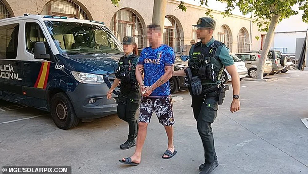 Un român, protagonistul unei scene revoltătoare în piscina unui hotel din Mallorca: a pupat și îmbrățișat copilul unor turiști
