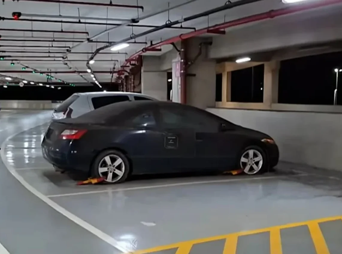Misterul unei mașini abandonate într-un aeroport din Brazilia: taxele de parcare au ajuns la 35.000 de dolari. De ce nu poate fi ridicată