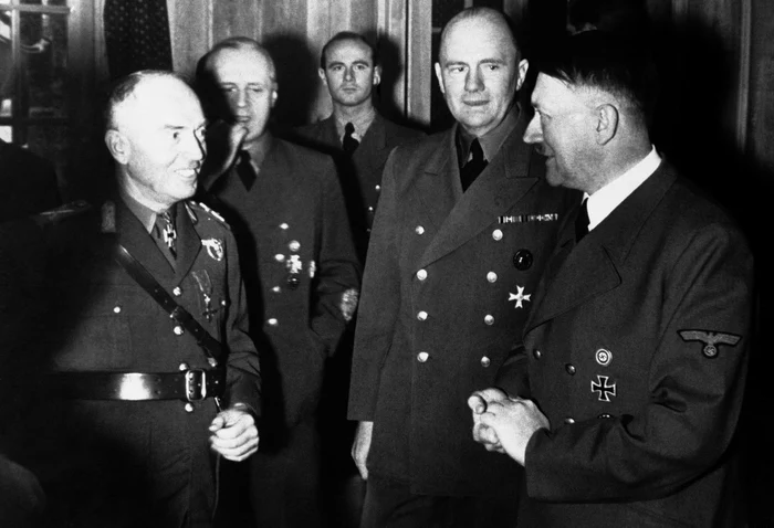 
    Ion Antonescu, primul din stânga, alături de aliatul său, Hitler, într-una din rarele întâlniri bilateralefoto: AP  