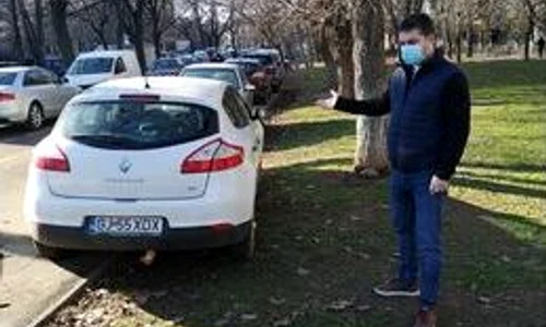 Ciprian Ciucu este nemulțumit că a găsit mașini parcate pe spațiul verde jpeg
